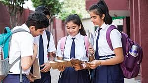 एडमिट कार्ड की खाली जगह बनी नकल का जरिया, नियमों में बदलाव की मांग