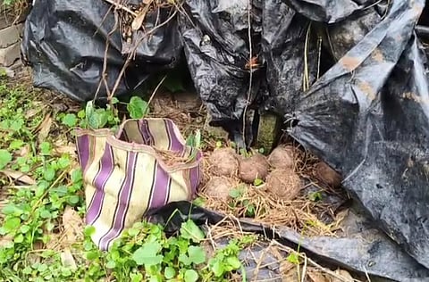 बम बरामद की तस्वीर