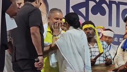 मुख्यमंत्री ने तापस बनर्जी से कहा ' दक्षिण जीतना ही होगा '