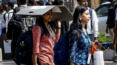 घर के पास ड्यूटी के निर्देश के बावजूद महिला मतदान कर्मियों की दूर केंद्रों पर तैनाती