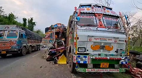 हादसे के बाद क्षतिग्रस्त वाहन

