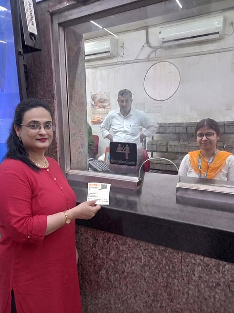 10 रुपये! 10 रुपये!! 10 रुपये!!!—जब सब कुछ महंगा, तब भी प्लेटफॉर्म टिकट सिर्फ 10 रुपये