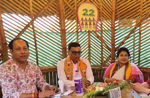 Jagatdal: BJP Candidate Rajesh Kumar Meets Congress Leader Bipul Ghosal.