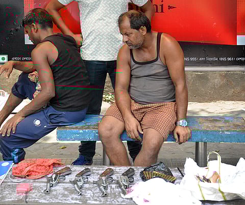 राजाबाजार में अवैध हथियार के साथ गिरफ्तार तस्कर