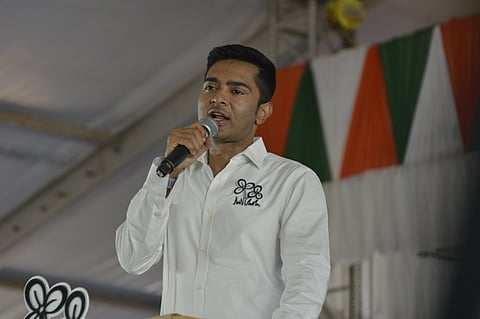 जनसभा को संबोधित करते अभिषेक बनर्जी 