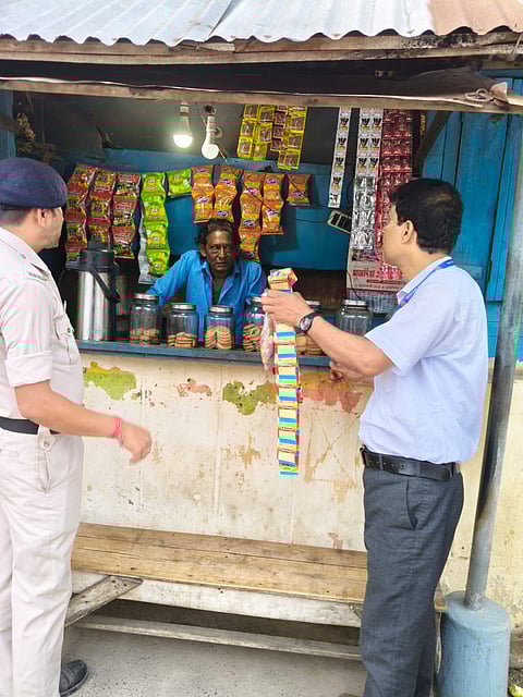 सियालदह मंडल ने तंबाकू उत्पादों की अवैध बिक्री के खिलाफ व्यापक अभियान शुरू 