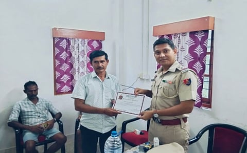 अवैध शिकार विरोधी अभियान में सहयोग पर मछुआरों को किया गया सम्मानित

