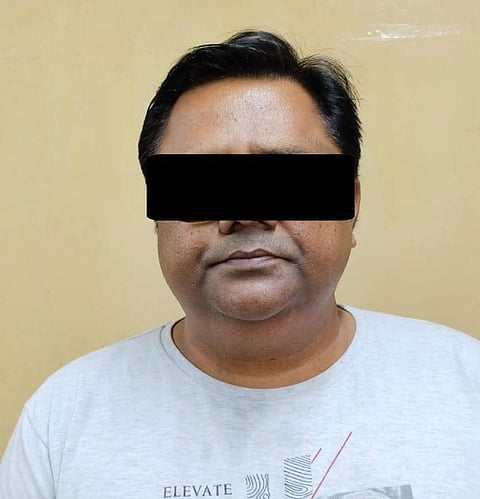 गिरफ्तार फर्जी आबकारी अधिकारी