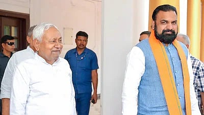  नीतीश कुमार और सम्राट चौधरी