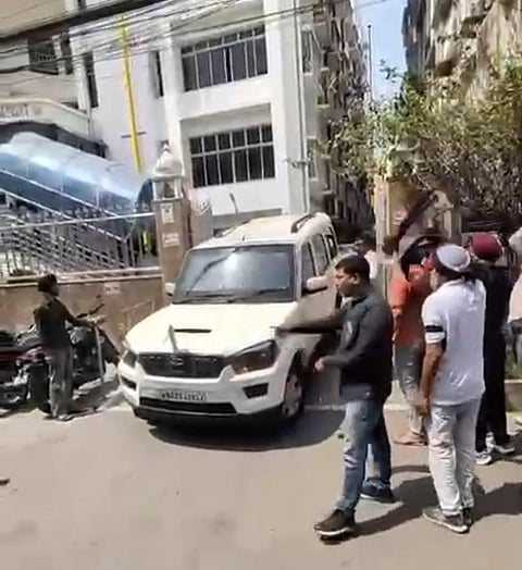 BJP Leader Ravneet Singh Bittu Faces Black Flags from Sikh Community in Dunlop.