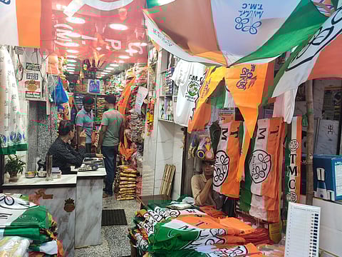 चुनावी रंग में रंगा बाजार, अबीर और झंडों के दुकानदारों की चांदी ही चांदी