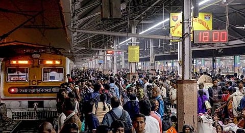 Bengal Election 2026: Massive Rush at Howrah & Sealdah; Migrant Workers Return Over Voter List Fears.