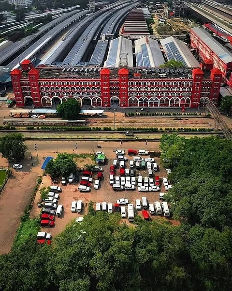 हावड़ा स्टेशन : करोड़ों यात्रियों के लिए बदला देश के सबसे बड़े प्रवेश द्वार का चेहरा

