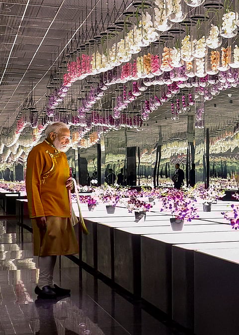 प्रधानमंत्री नरेंद्र मोदी ने सिक्किम के गंगटोक स्थित ऑर्किडेरियम का दौरा किया