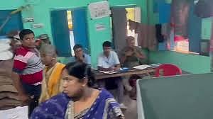 बंगाल चुनाव में बड़ा आरोप, EVM पर BJP का बटन ‘टेप से ब्लॉक’!