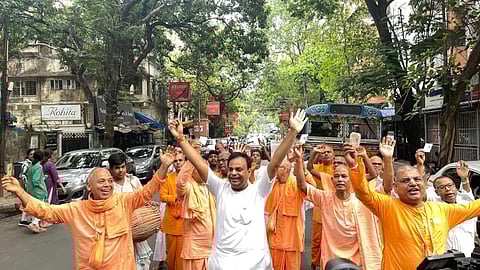 हरि नाम के संग वोटिंग, इस्कॉन के साधु-संतों ने बढ़ाया लोकतंत्र का उत्सव