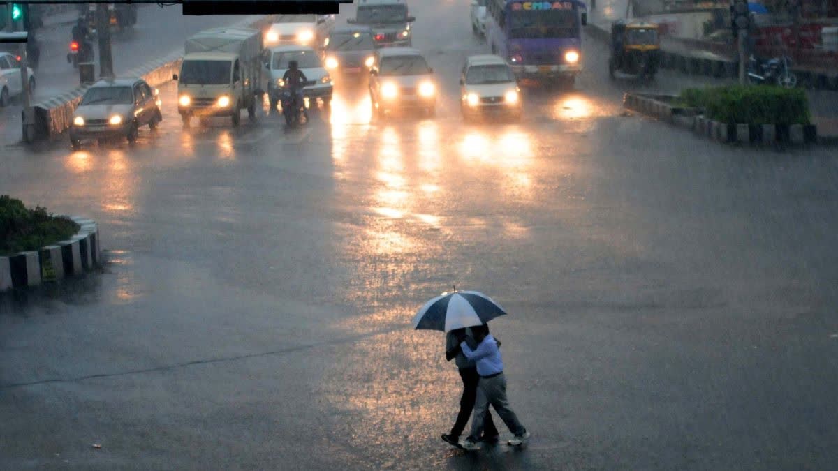 मतदान के दिन मौसम ने बदली करवट, शाम से शुरू हुई मूसलधार बारिश