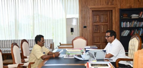 ग्राम पंचायत हरिनगर के प्रधान ने मुख्य सचिव से की मुलाकात