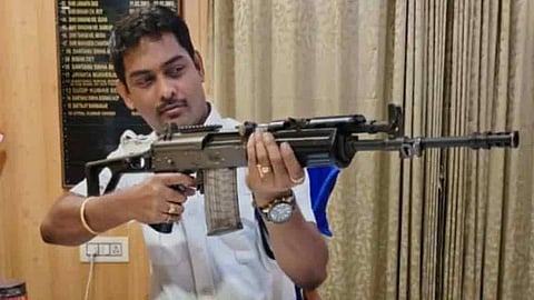 कालीघाट थाने के ओसी गौतम दास सस्पेंड, हथियार वाली फोटो पर विवाद
