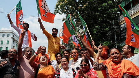 ममता आवास के पास 'नारे', अभिषेक ऑफिस के पास 'भाजपा' दफ्तर