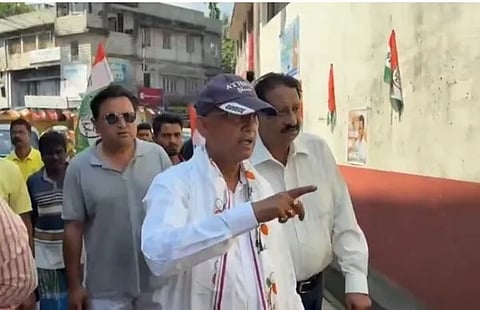 डानकुनी में तृणमूल कार्यालय में तोड़फोड़, भाजपा झंडा लगाने का आरोप