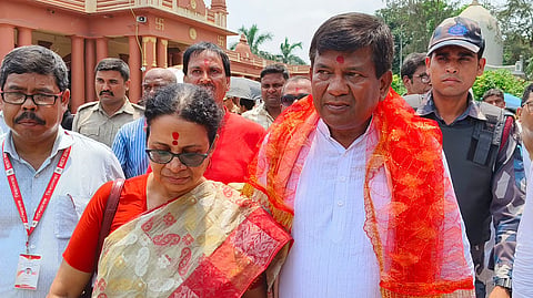 Assembly Speaker Rathindra Bose Visits Dakshineswar Temple, Reacts to Opposition's Displaced Workers Claims