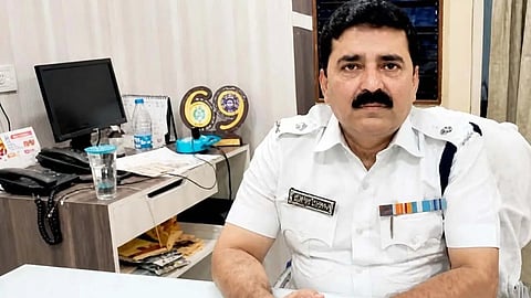 ममता के करीबी पुलिस अधिकारी नौकरी से बर्खास्त 