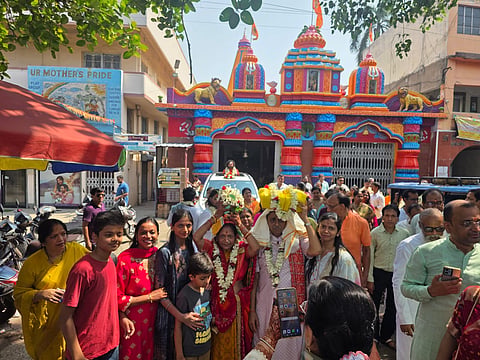 श्रीमद्भागवत कथा के उपलक्ष्य में निकाली गई कलश यात्रा