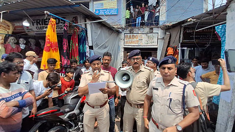तोड़फोड़ करने वाले अभियुक्तों से क्षतिपूर्ति के लिए पुलिस अभियान तेज