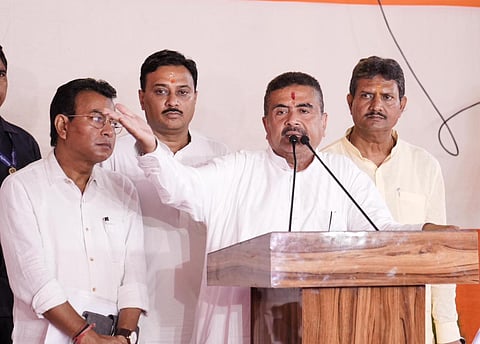संवाददाताओं को संबोधित करते मुख्यमंत्री शुभेंदु अधिकारी