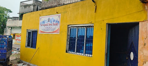 तृणमूल पार्षद ऑफिस सार्वजनिक सेवा समिति में बदला