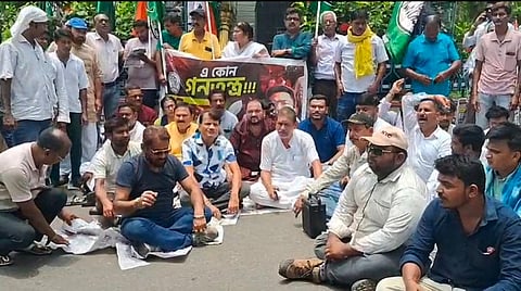 अभिषेक बनर्जी पर हुए हमले के विरोध में किया गया प्रदर्शन