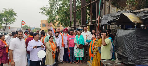 भाजपा ने सीपीएम का झंडा हटा लहराया अपना झंडा
