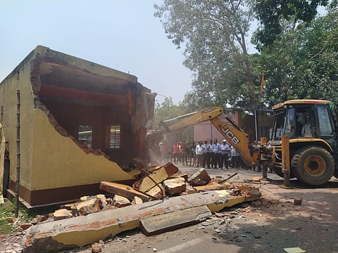 ख्याली क्लब को बुलडोजर चलाकर किया गया ध्वस्त