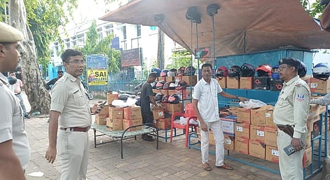 नकली हेलमेट के खिलाफ पुलिस ने चलाई जांच अभियान