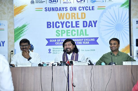 
खेल मंत्री निशीथ के निशाने पर अभिषेक का फुटबॉल क्लब
