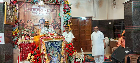 'श्रद्धा और नियम से कथा सुनने से नष्ट होते हैं पाप'