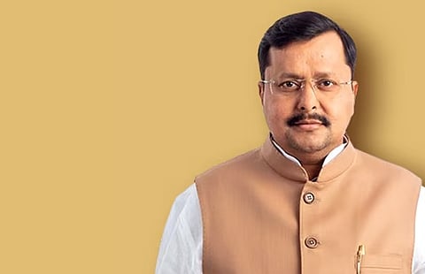 पांच-पांच मुख्यमंत्रियों ने किया स्वागत