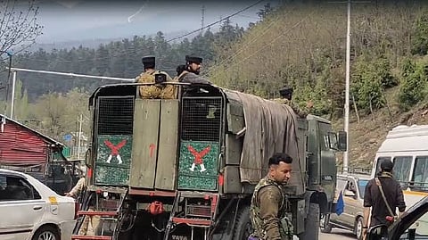 खुद के घर में दाना नहीं लेकिन PoK में चुनाव करवा रहा पाकिस्तान!