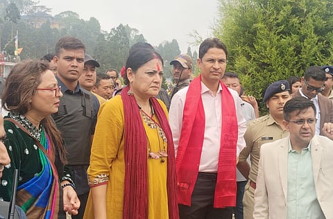 निरीक्षण के दौरान मंत्री अग्निमित्र पौल, सांसद राजू बिष्ट सहित अन्य

