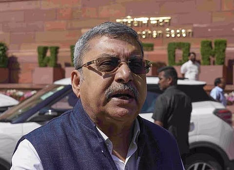 बागी विधायक को कल्याण बनर्जी ने कहा "भगौड़े, गद्दार... निकल जाओ..." 