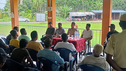 तटीय सुरक्षा में सतर्कता दिखाने वाले स्थानीय मछुआरों को पुलिस ने किया सम्मानित