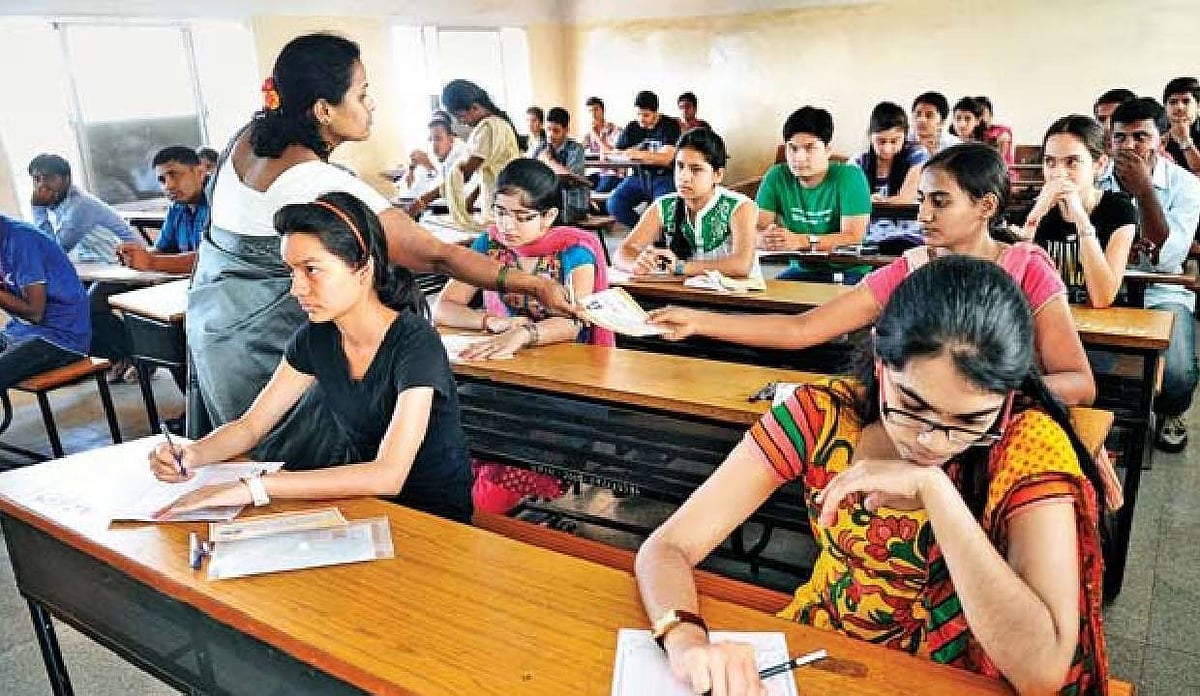NEET-2026 पुनर्परीक्षा से पहले कश्मीर के 60 स्कूलों में कल रहेगी छुट्टी, आदेश न मानने पर होगी कड़ी कार्रवाई