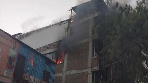 AC का लोड बढ़ने पर हुआ शॉर्ट सर्किट