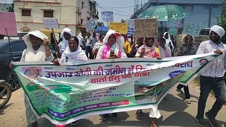 आदिवासी संगठनों का प्रदर्शन 