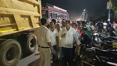 घटना स्थल पर पहुंच जानकारी लेती पुलिस 