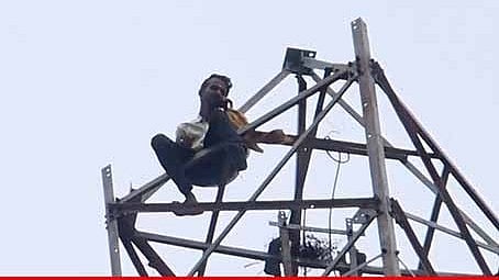'शोले का वीरू' बनने की होड़