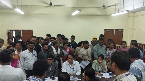 लोक अदालत में सुनावाई करते जज 