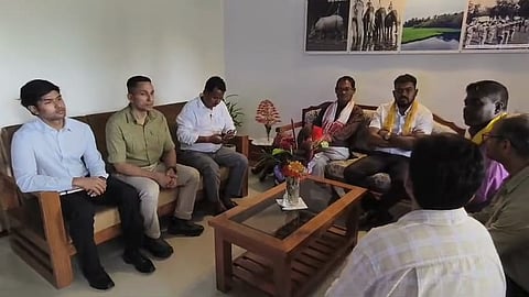 वन मंत्री मनोज ओड़ाओ व अन्य

