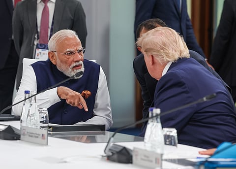 पीएम मोदी ने ट्रंप से मिलाया हाथ, गले मिलने से किया परहेज